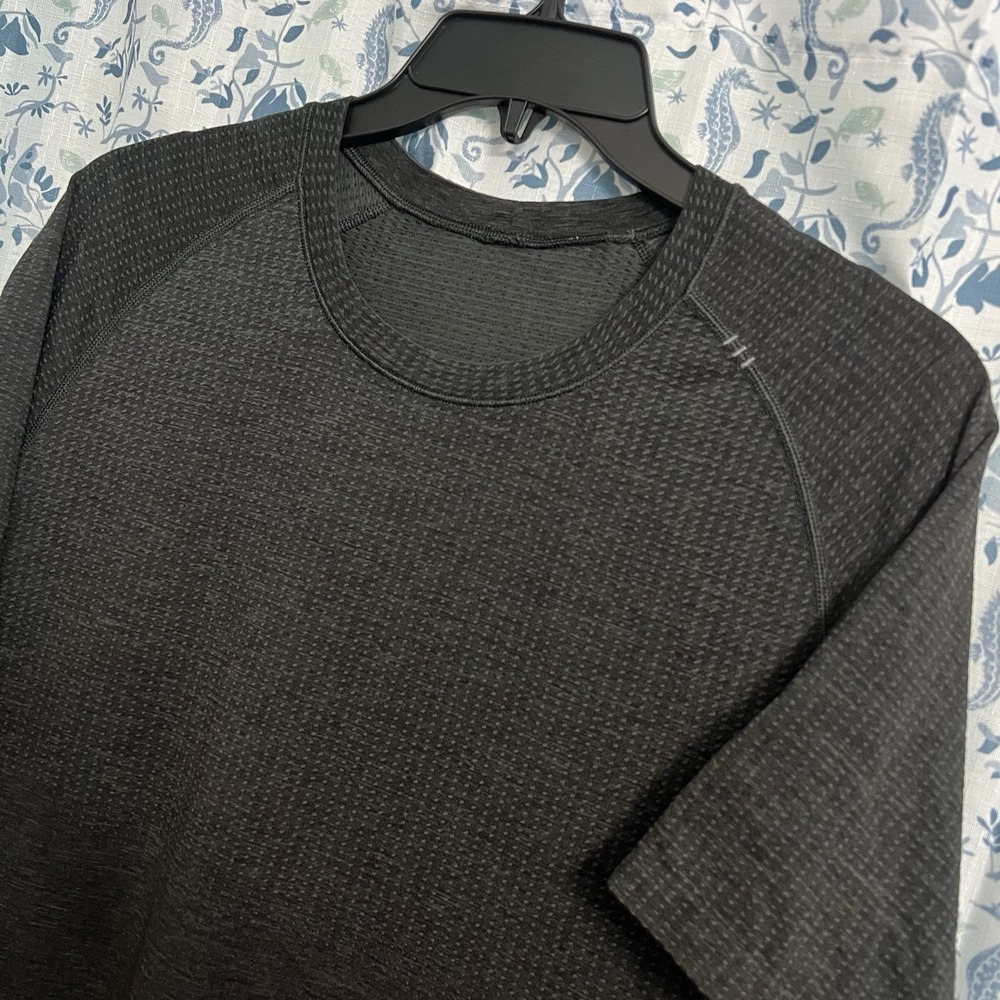 Men's Lululemon Metal Vent Tech Large Grey